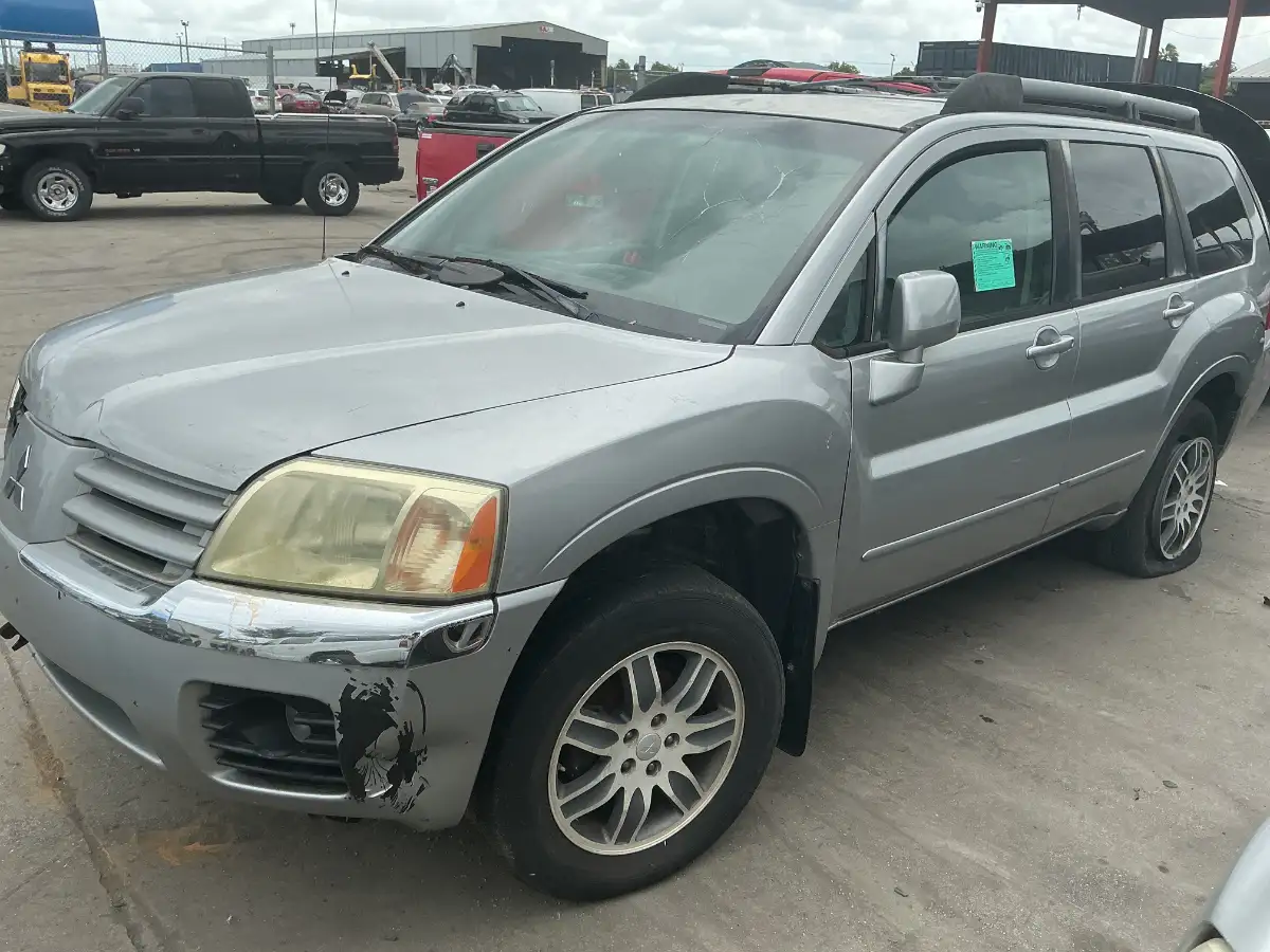 Photo of 2004 Mitsubishi Endeavor