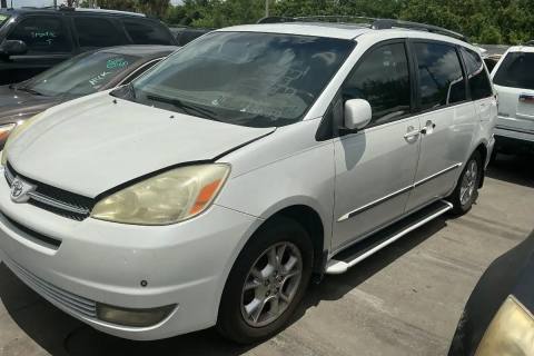 Photo of 2005 Toyota Sienna