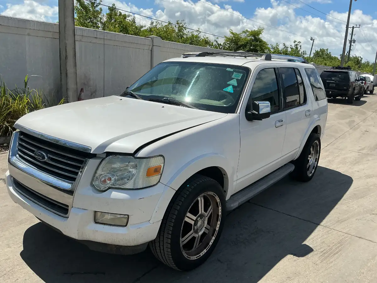 Photo of 2010 Ford Explorer