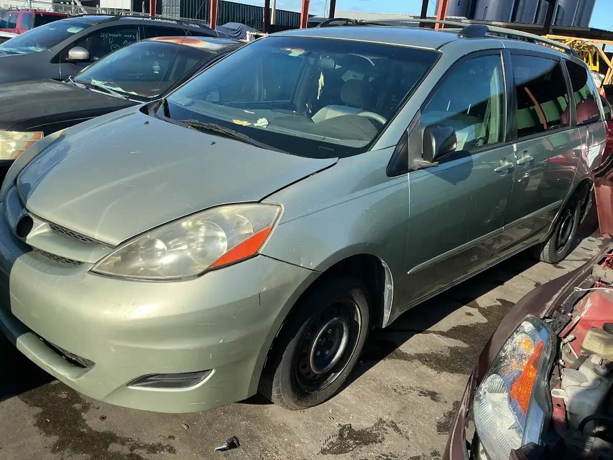 Photo of 2006 Toyota Sienna