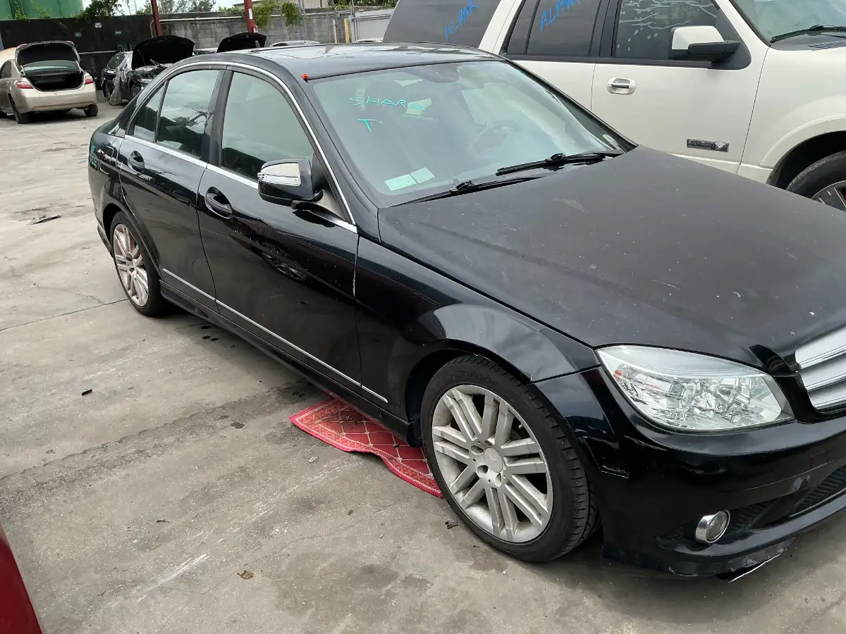 Photo of 2009 Mercedes-Benz C-Class