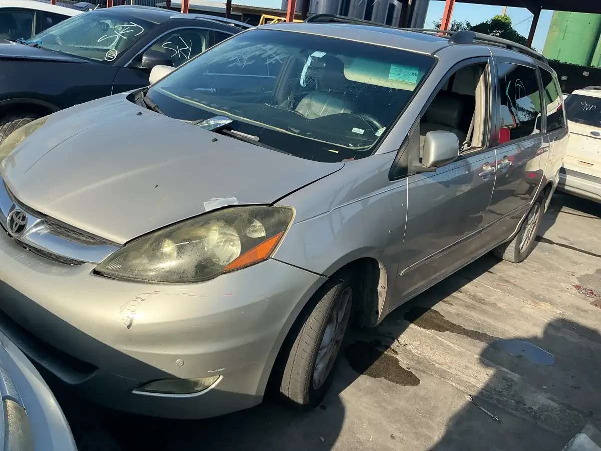 Photo of 2006 Toyota Sienna