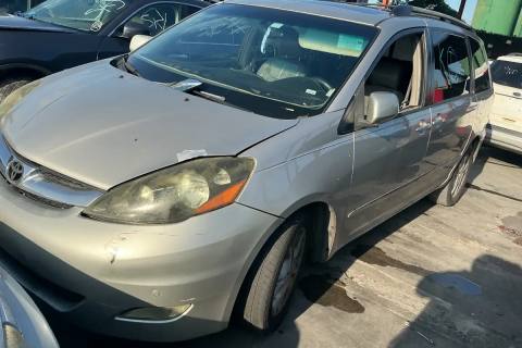 Photo of 2006 Toyota Sienna