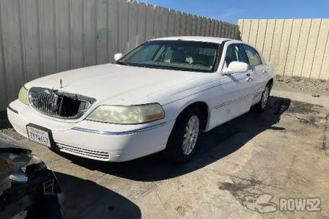 Photo of 2004 Lincoln Town Car