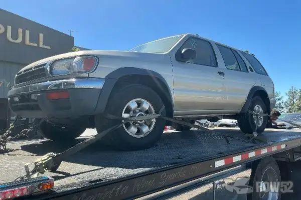 Photo of 1999 Nissan Pathfinder