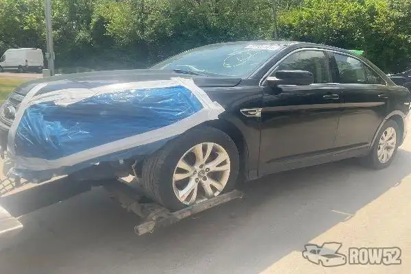 Photo of 2011 Ford Taurus