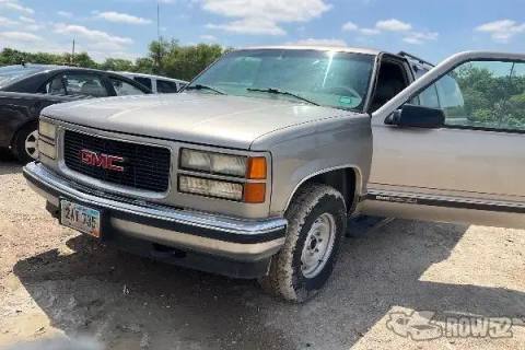 Photo of 1998 GMC Suburban