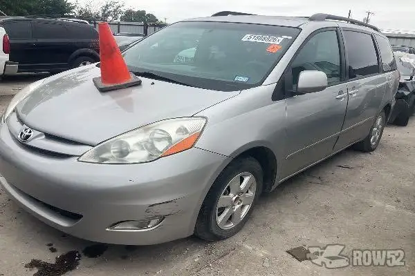 Photo of 2010 Toyota Sienna