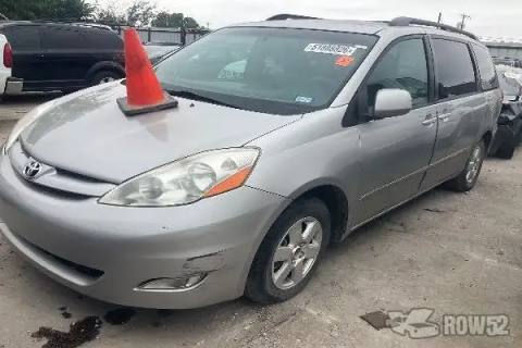 Photo of 2010 Toyota Sienna