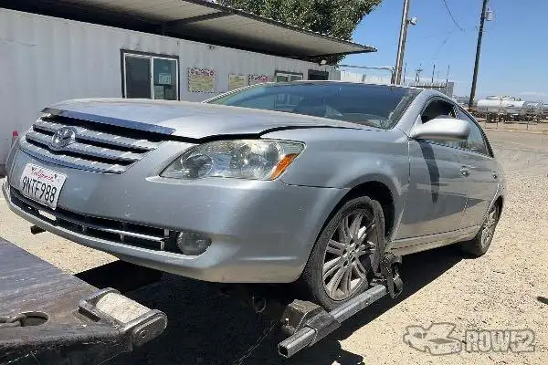 Photo of 2005 Toyota Avalon