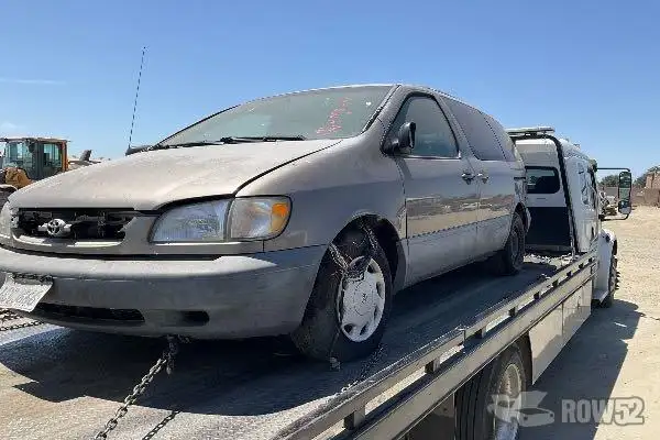 Photo of 1998 Toyota Sienna
