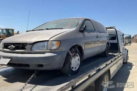 Photo of 1998 Toyota Sienna