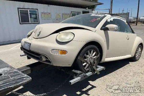 Photo of 2005 Volkswagen New Beetle