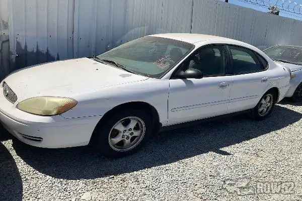 Photo of 2005 Ford Taurus