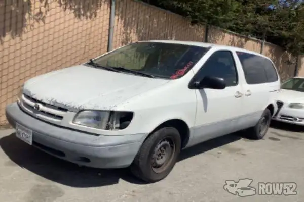 Photo of 2000 Toyota Sienna