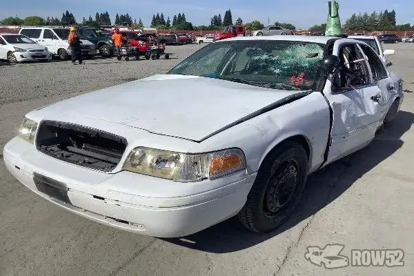 Photo of 2006 Ford Crown Victoria