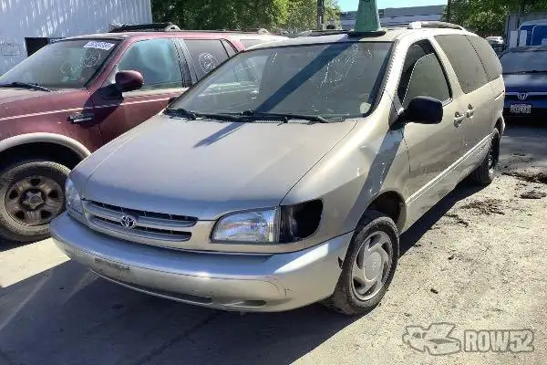 Photo of 2000 Toyota Sienna
