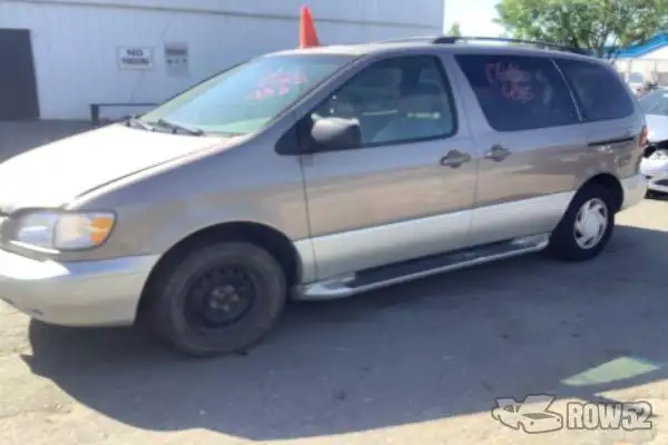 Photo of 1999 Toyota Sienna