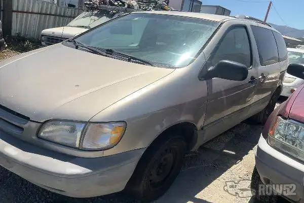 Photo of 2000 Toyota Sienna