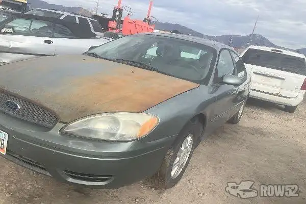 Photo of 2005 Ford Taurus
