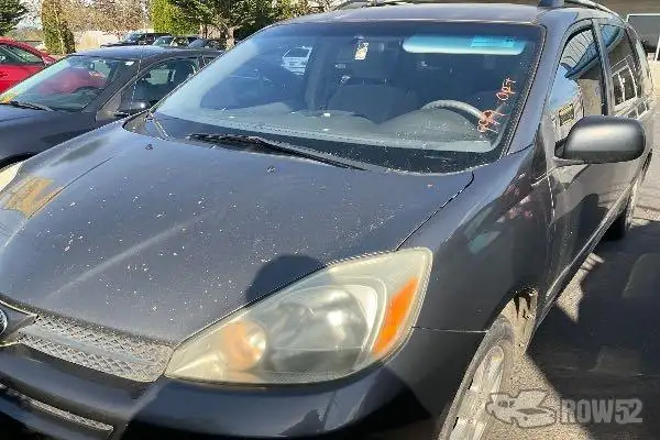 Photo of 2005 Toyota Sienna
