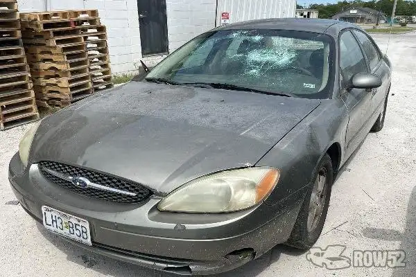 Photo of 2002 Ford Taurus