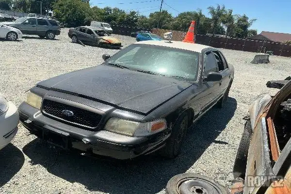 Photo of 2003 Ford Crown Victoria