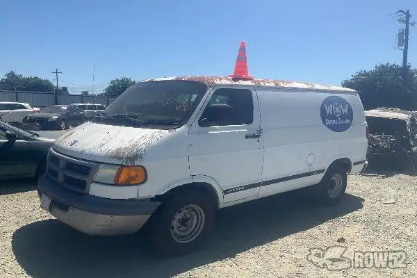 Photo of 2000 Dodge Ram Van