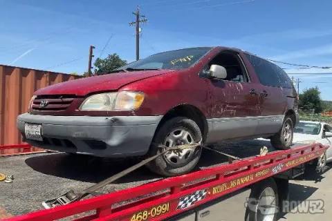 Photo of 2002 Toyota Sienna