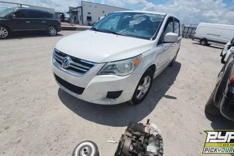 Photo of 2010 Volkswagen Routan