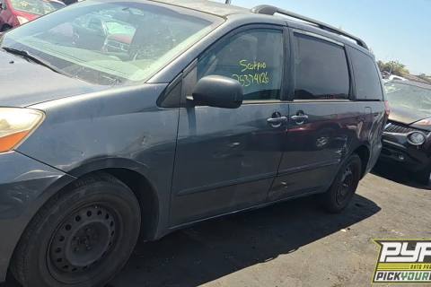 Photo of 2010 Toyota Sienna