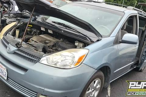 Photo of 2005 Toyota Sienna
