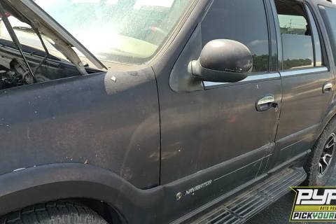 Photo of 2000 Lincoln Navigator