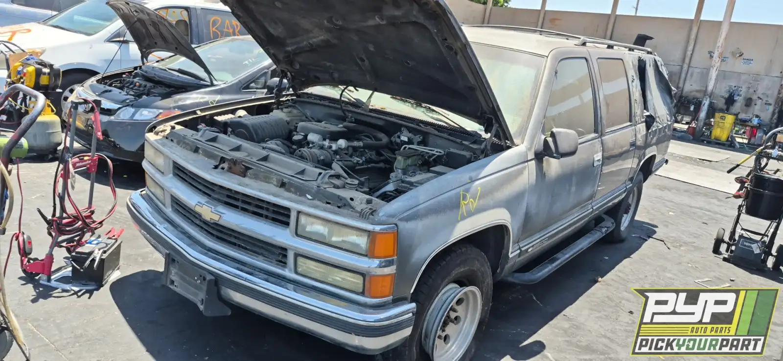 Photo of 1999 Chevrolet C2500 Suburban