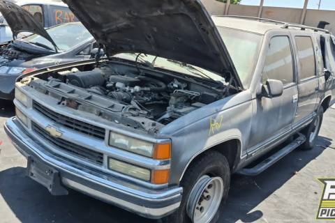 Photo of 1999 Chevrolet C2500 Suburban