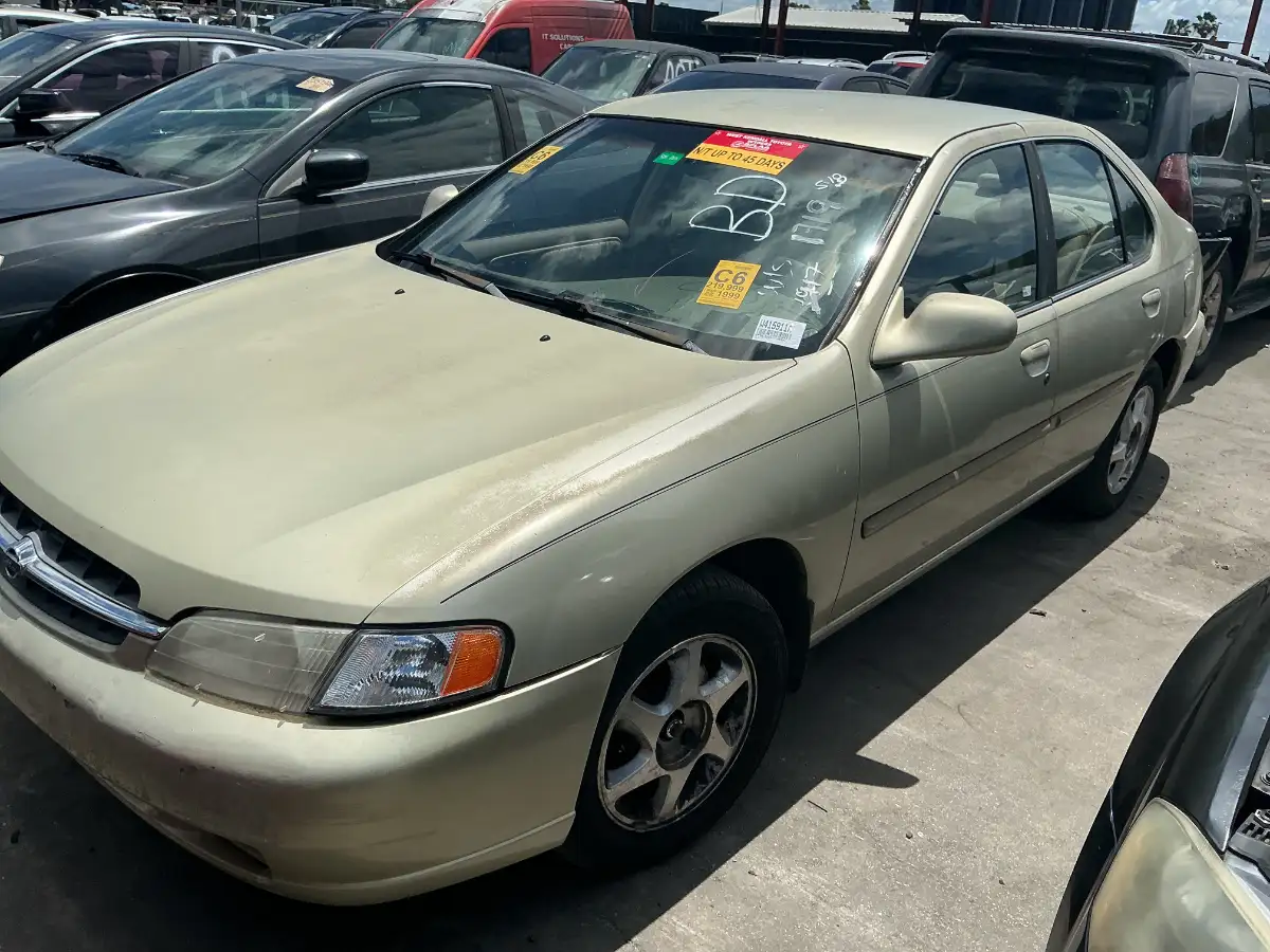 Photo of 1999 Nissan Altima