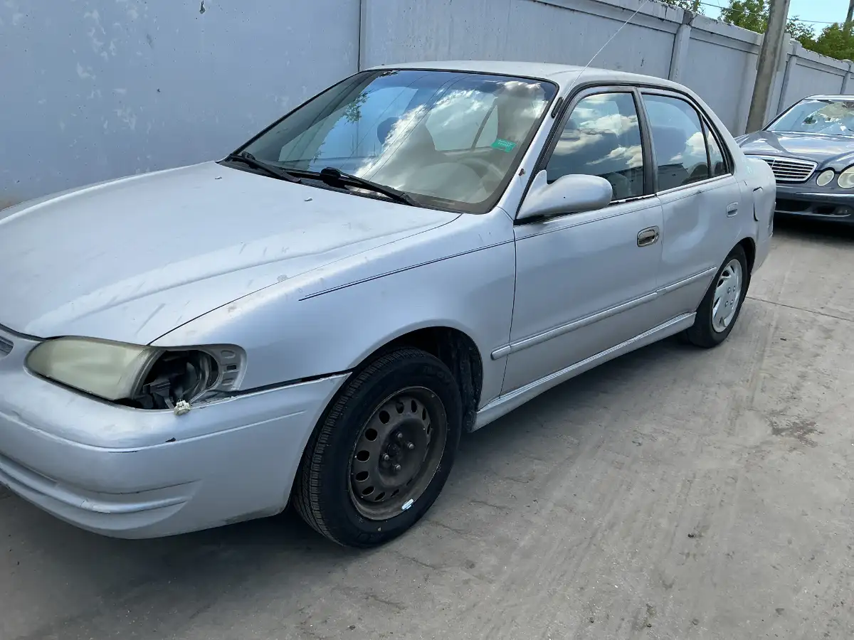 Photo of 2000 Toyota Corolla