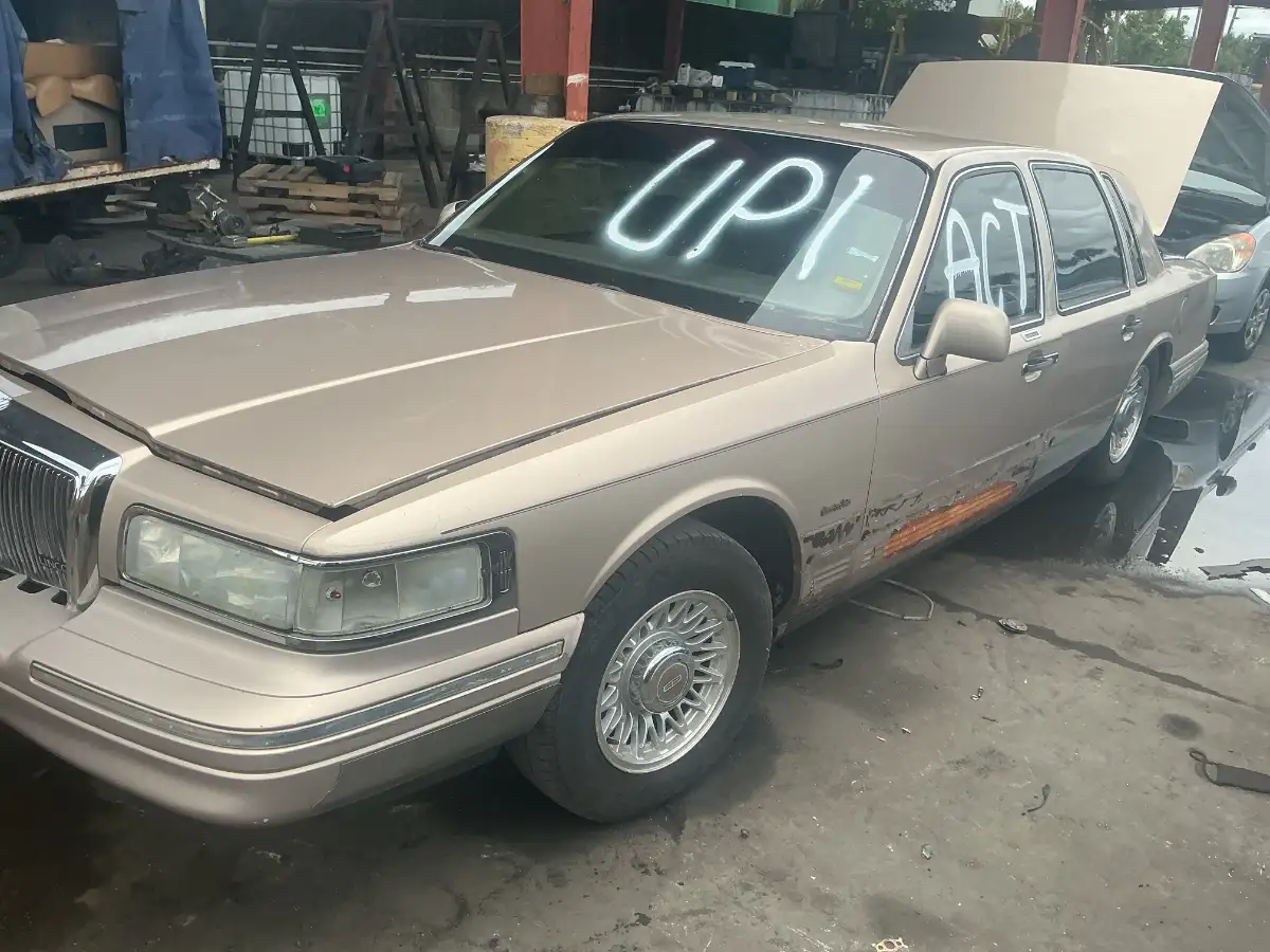 Photo of 1997 Lincoln Town Car