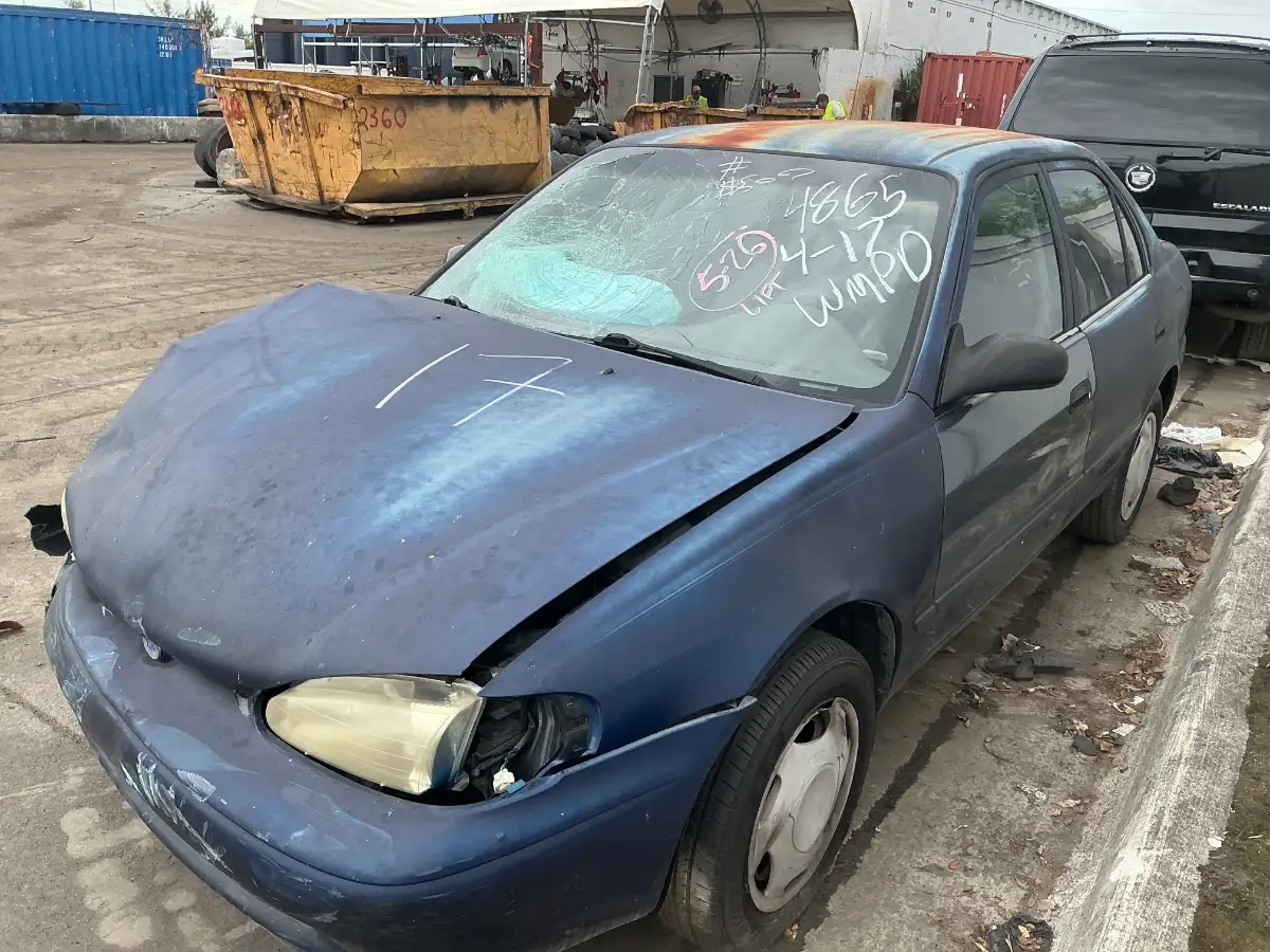 Photo of 2001 Chevrolet Prizm
