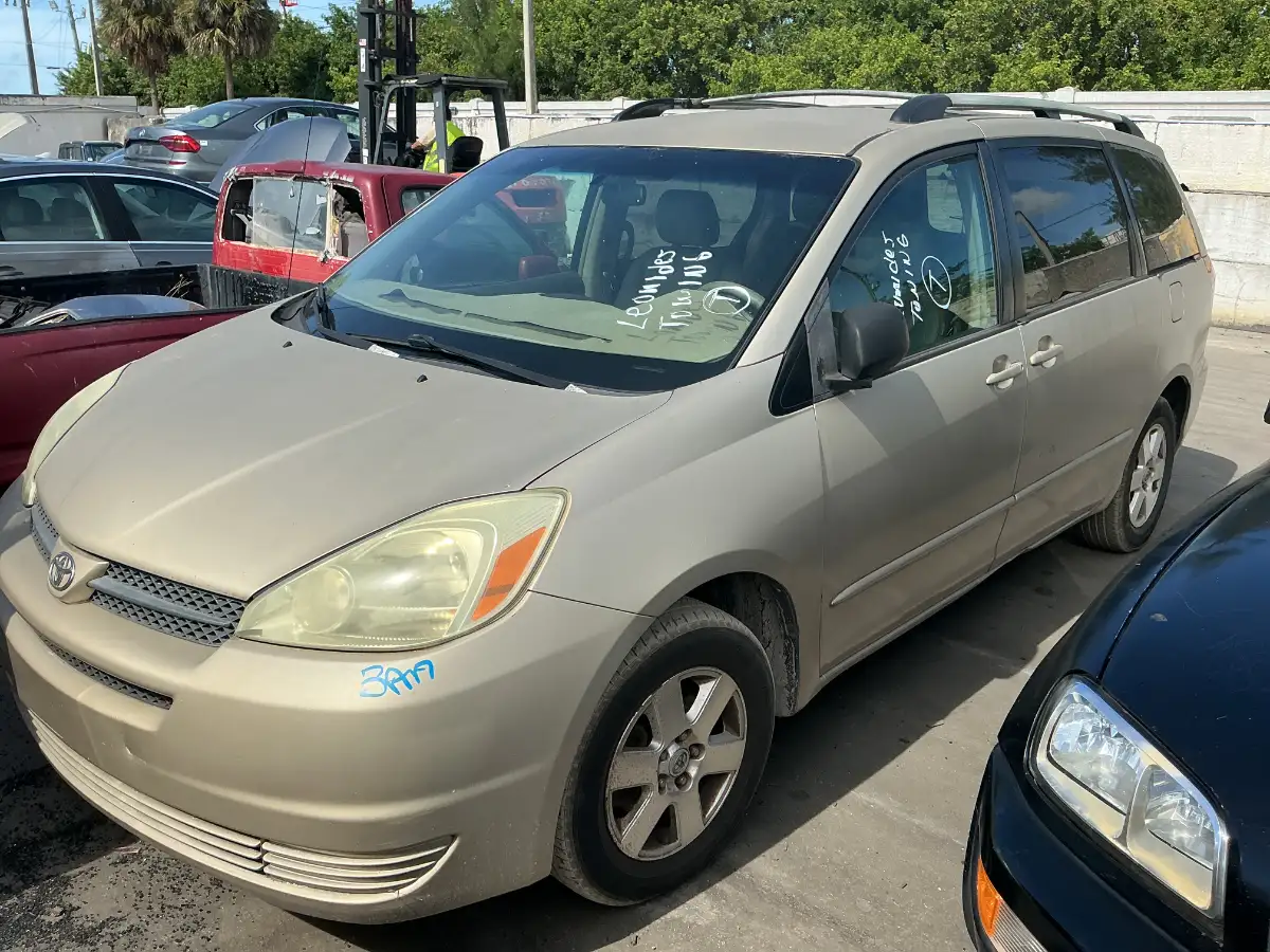 Photo of 2005 Toyota Sienna