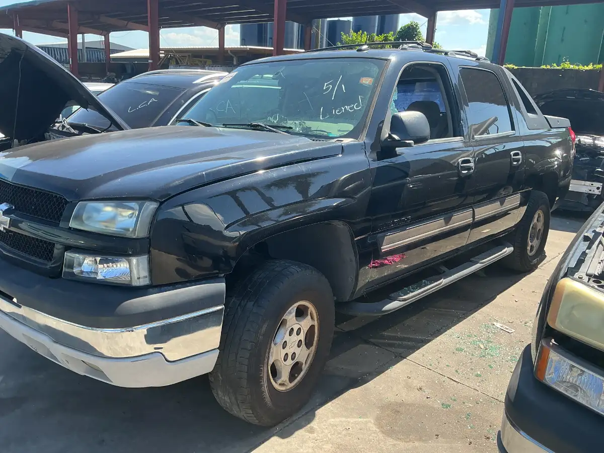 Photo of 2005 Chevrolet Avalanche