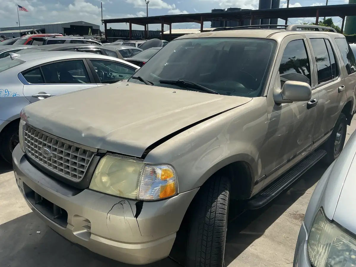 Photo of 2004 Ford Explorer