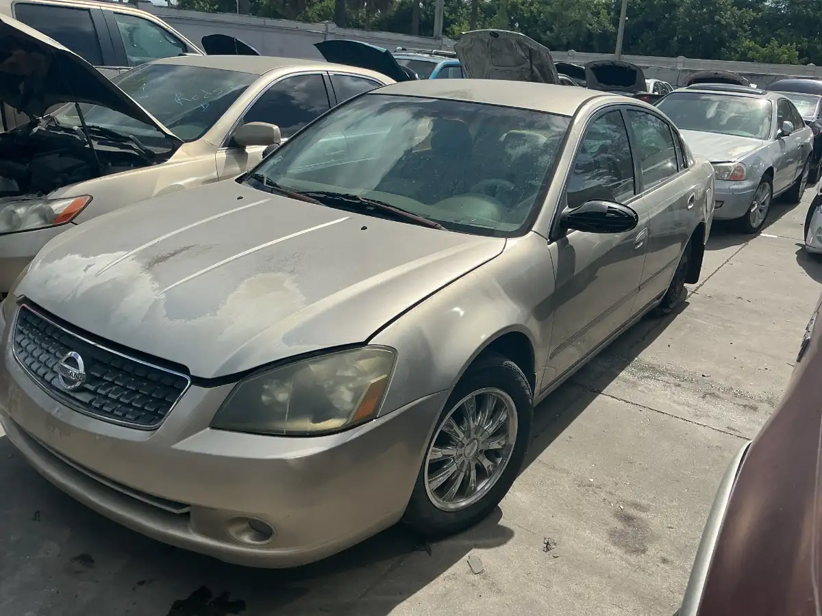 Photo of 2005 Nissan Altima