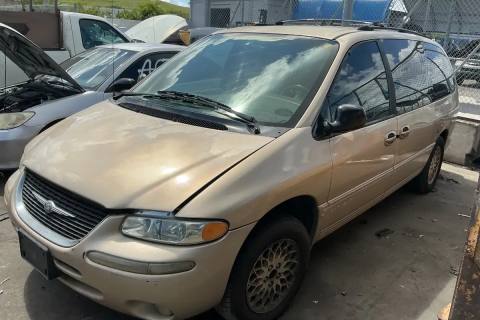 Photo of 1998 Chrysler Town & Country