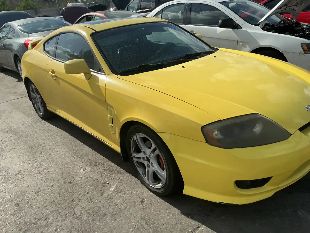 Photo of 2005 Hyundai Tiburon