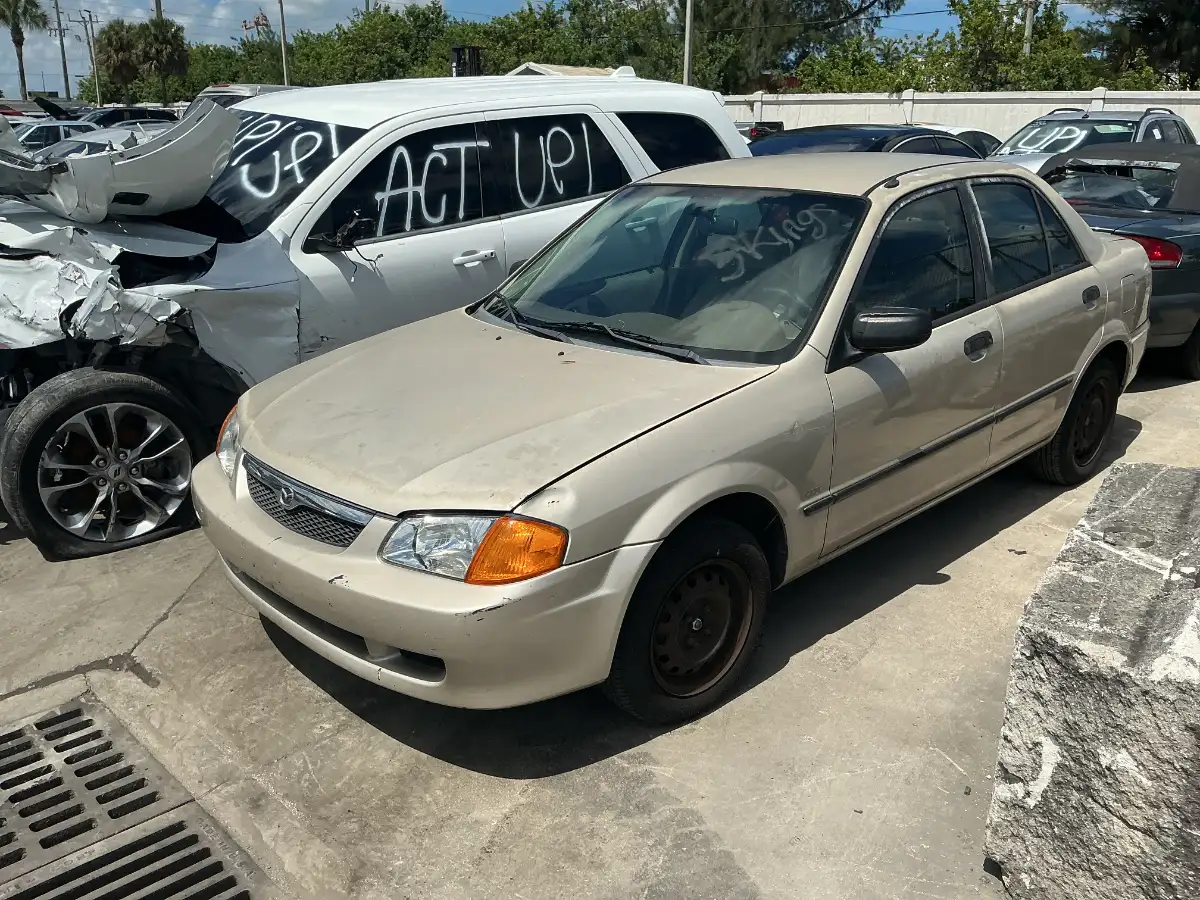 Photo of 2000 Mazda Protege