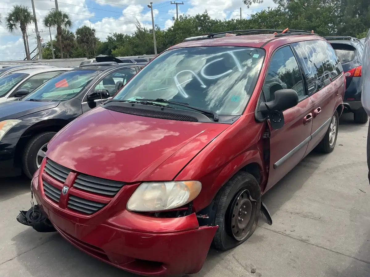Photo of 2005 Dodge Caravan