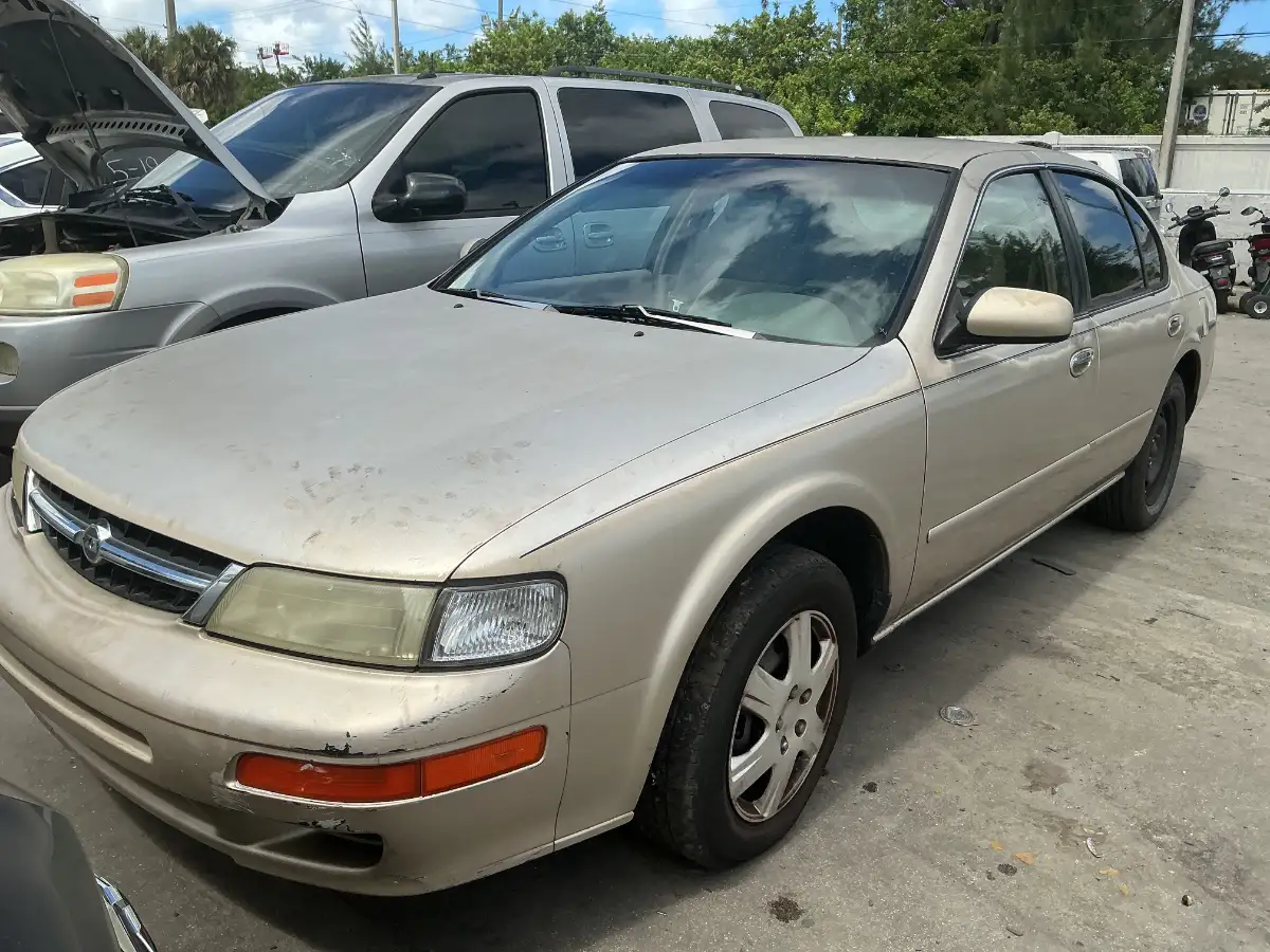 Photo of 1999 Nissan Maxima