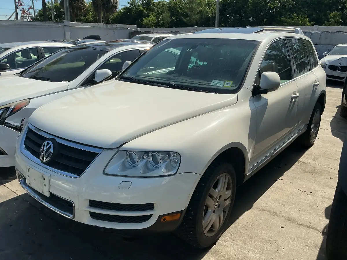 Photo of 2005 Volkswagen Touareg