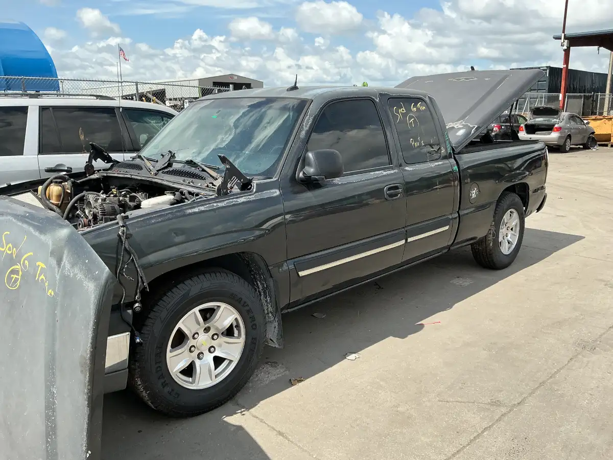 Photo of 2004 Chevrolet Silverado